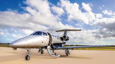 I jet Embraer per i voli d'affari: Il Phenom 100 sulla pista I jet Embraer per i voli d'affari: Il Phenom 100 sulla pista
