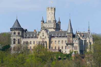 Il vecchio castello di Marienburg sulla montagna, distretto di Hannover, Bassa Sassonia, Germania Il vecchio castello di Marienburg sulla montagna, distretto di Hannover, Bassa Sassonia, Germania