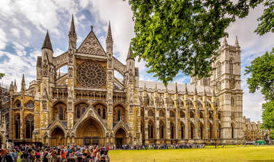 Panorama multi-negozio di Westminster Abbey, Londra in alta stagione. Panorama multi-negozio di Westminster Abbey, Londra in alta stagione.