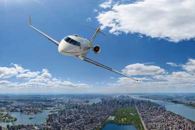 Bombardier's popular Challenger 350 midsize jet: Light-flooded cabin with flat floor Bombardier's popular Challenger 350 midsize jet: Light-flooded cabin with flat floor