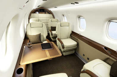 Flugzeugkabine des Pilatus PC-12 von vorne (Copyright: Pilatus Aircraft Ltd) Flugzeugkabine des Pilatus PC-12 von vorne (Copyright: Pilatus Aircraft Ltd)