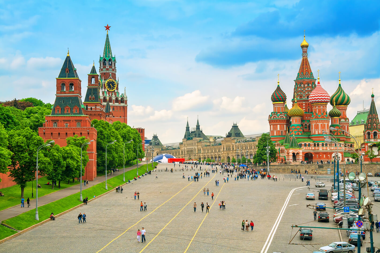 Le Kremlin et la cathédrale Saint-Basile sur la Place Rouge à Moscou, Russie.