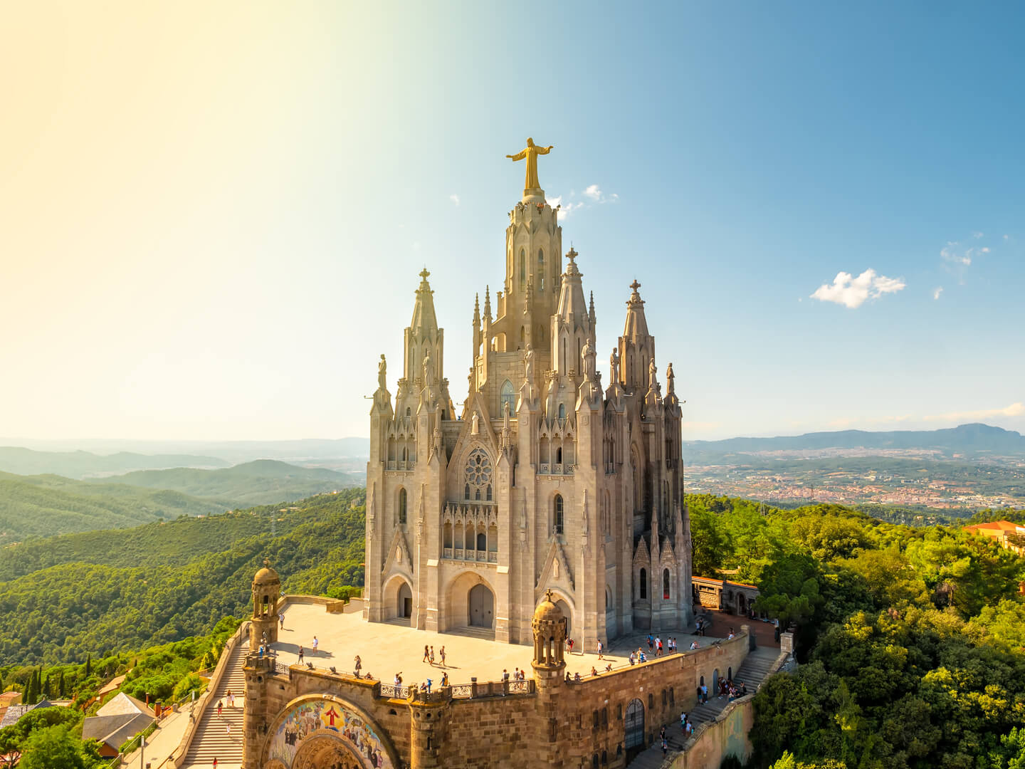 Храм Святого Сердца Иисуса на горе Тибидабо, Барселона, Испания