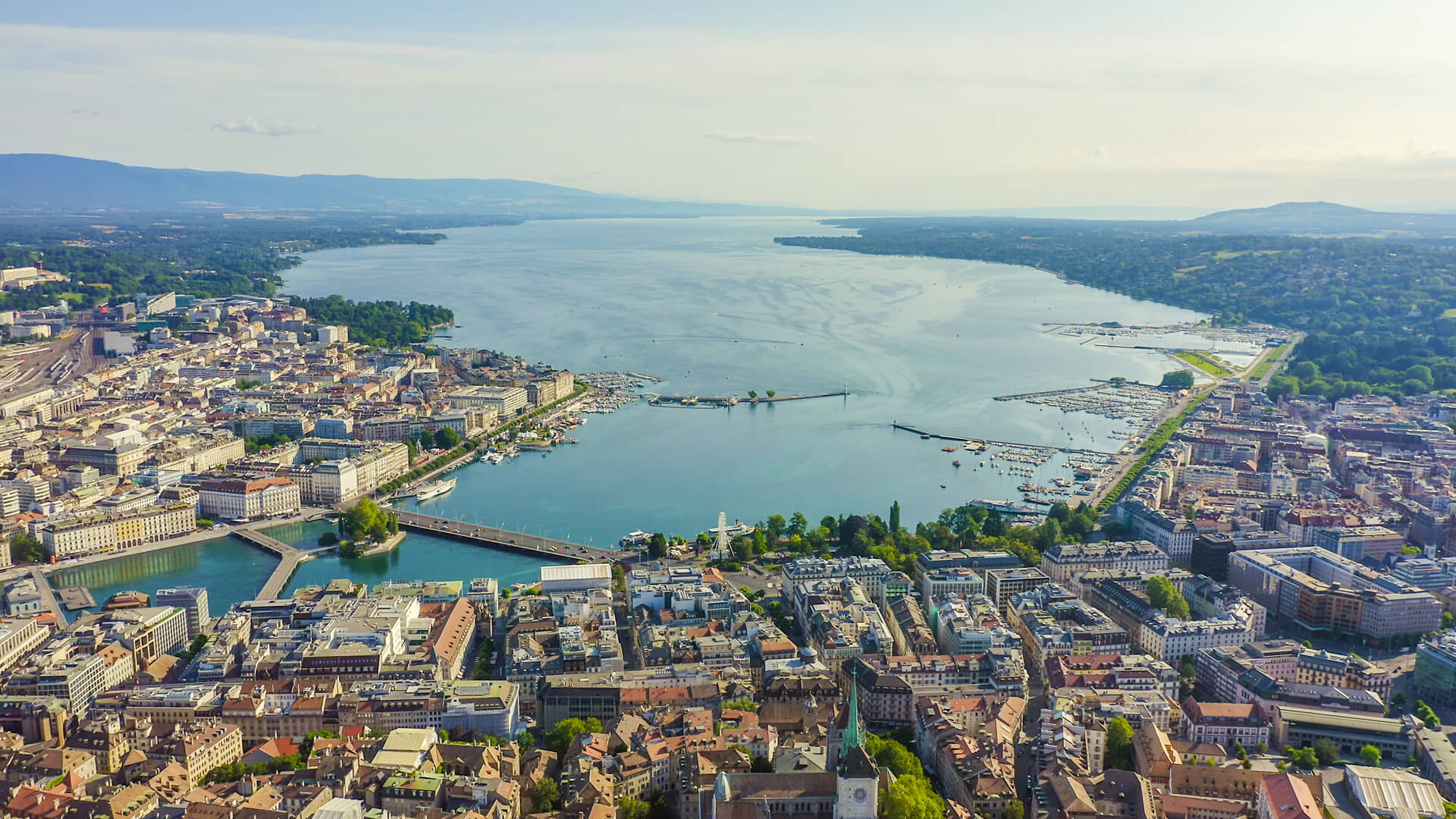 Vue aérienne du lac de Genève en Suisse