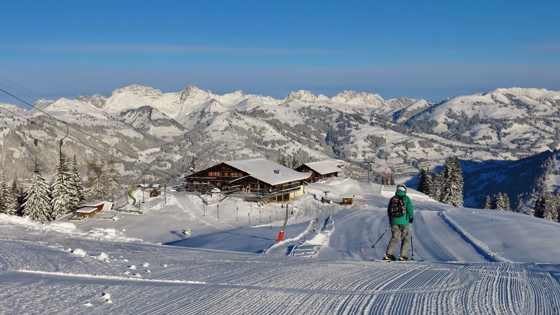 Panoramablick auf das Skigebiet von Gstaad