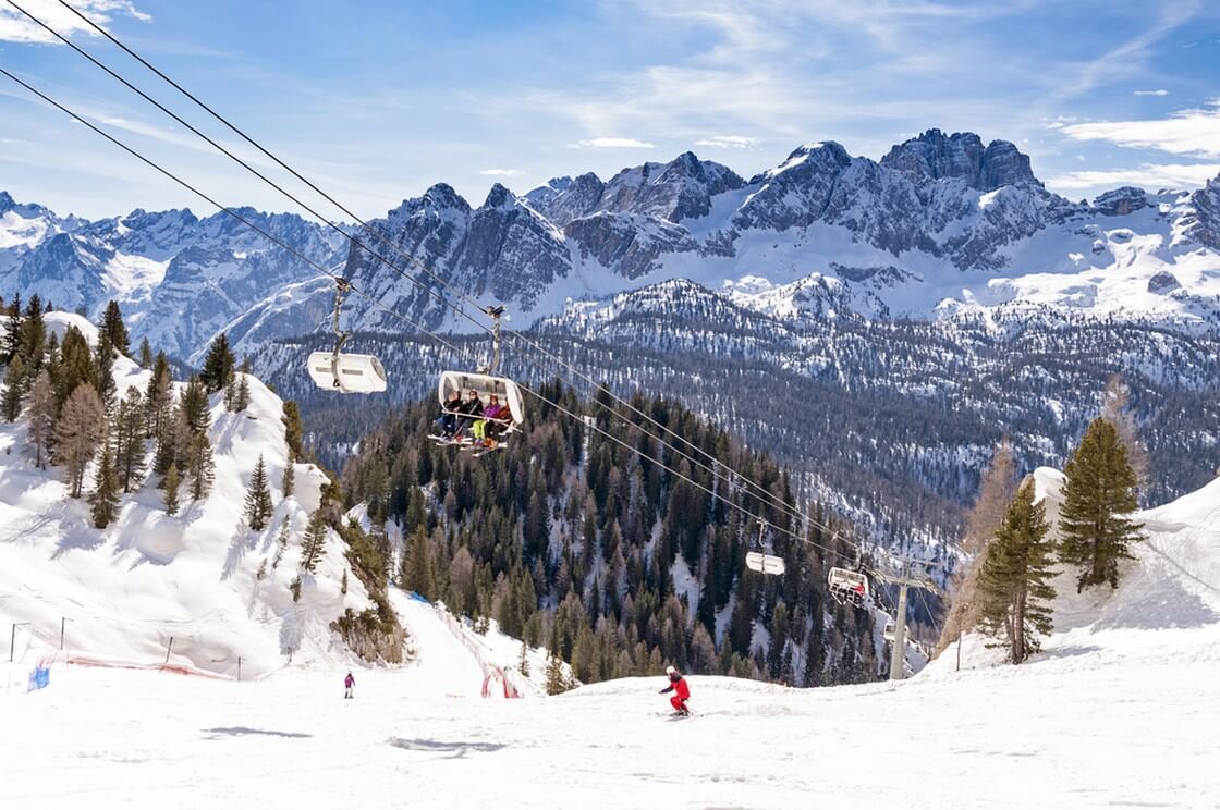 Winterlandschaft in den Dolomiten im Skigebiet Cortina D'Ampezzo, Italien