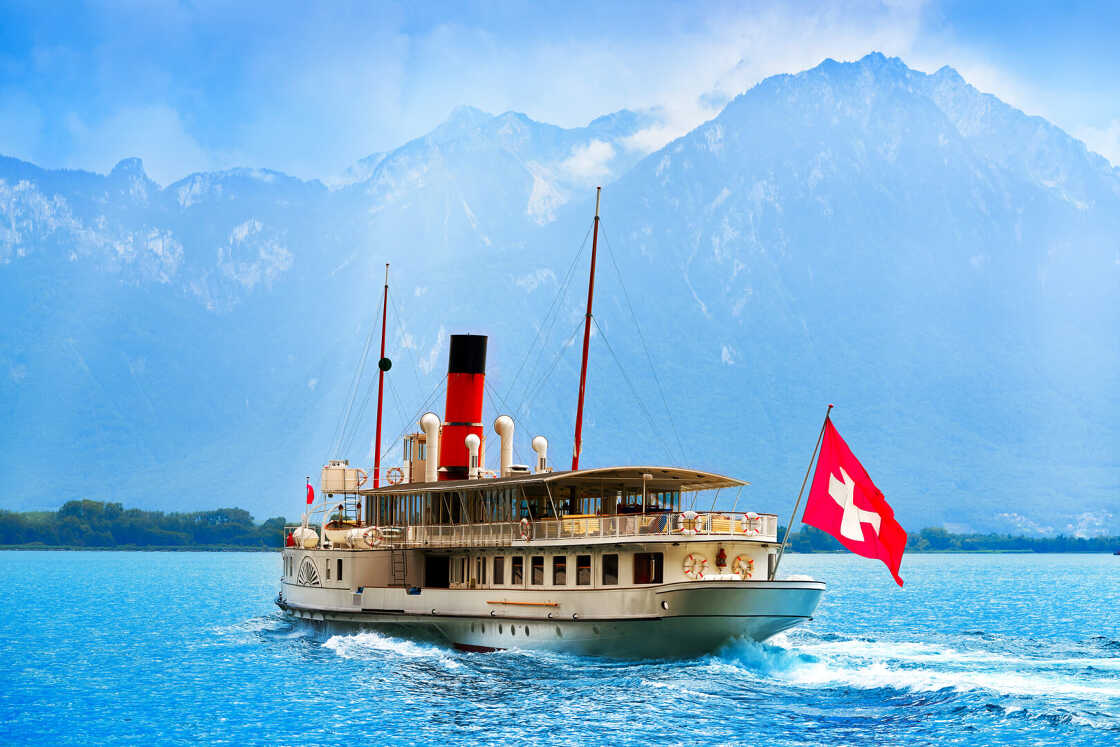 Genève Lac Léman Genève bateau à vapeur à aubes Suisse avec drapeau suisse