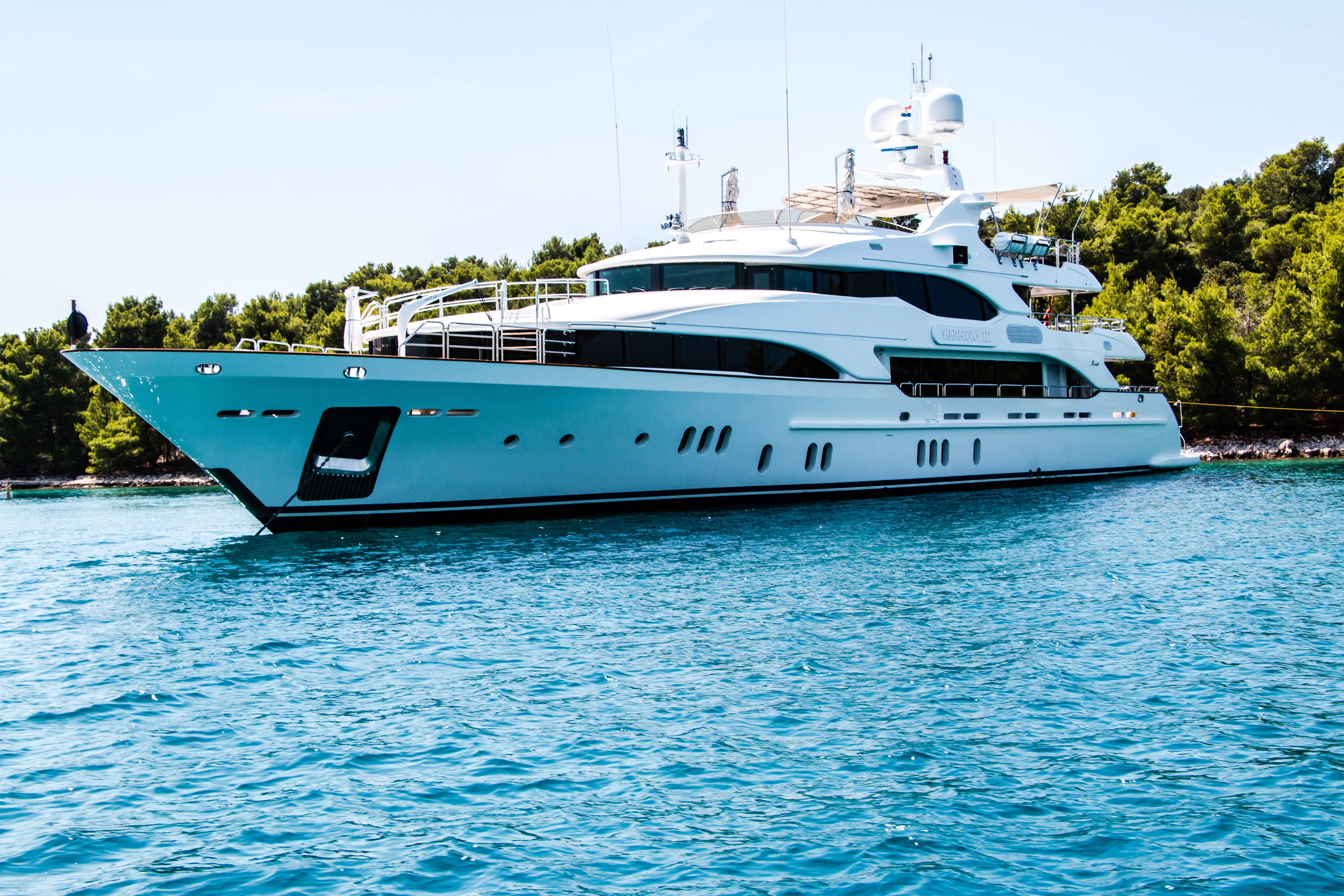charter-private-luxury-yacht-maldives