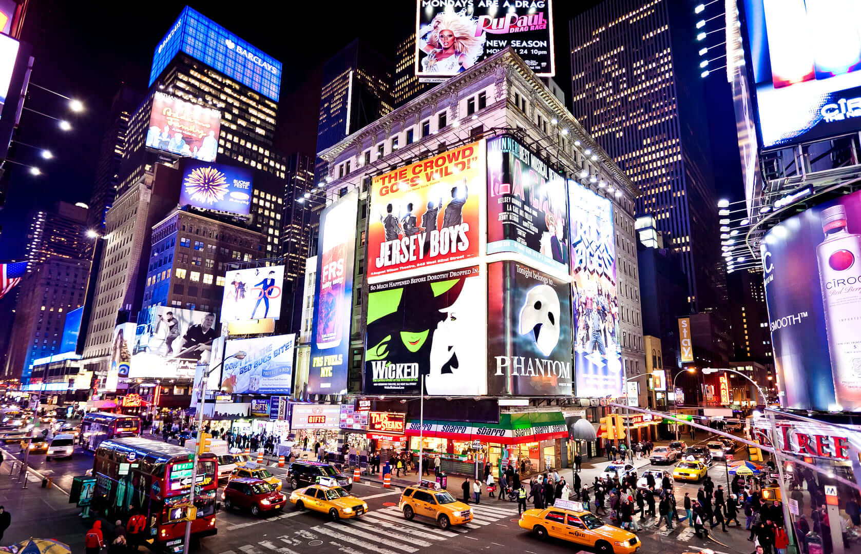 Facciate illuminate dei teatri di Broadway il 6 gennaio 2011 a Times Square, NYC