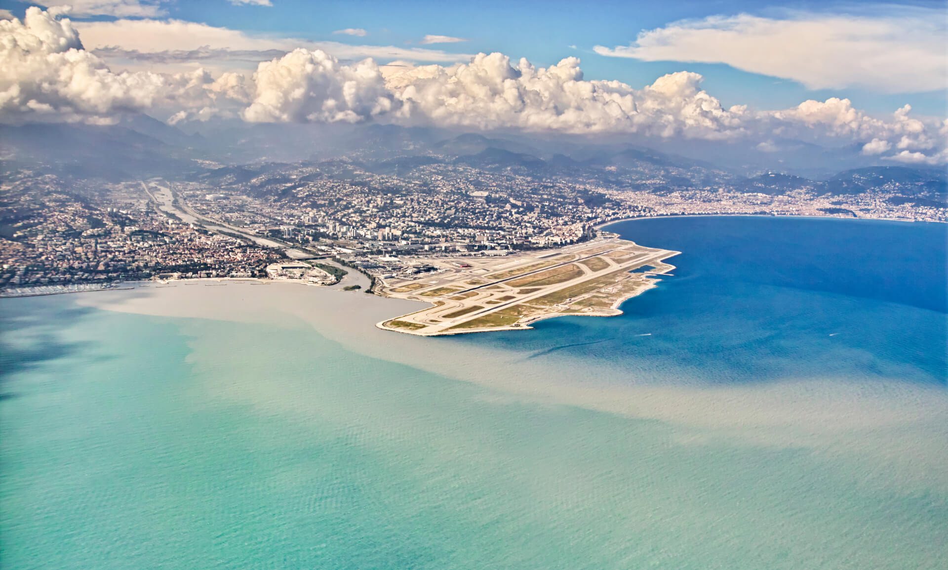 Vista aerea dell'aeroporto di Nizza