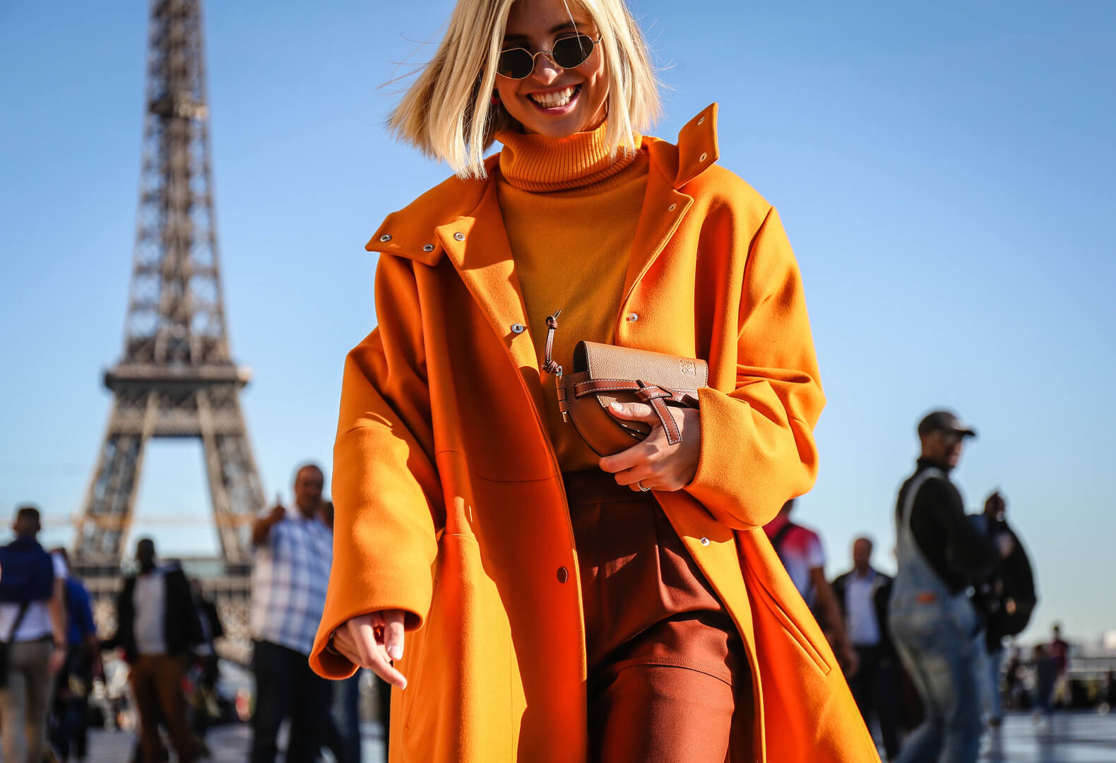 PARIS, France - Xenia Van Der Woodsen dans la rue pendant la semaine de la mode à Paris.