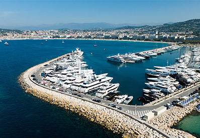 The coast of Cannes with yachts
