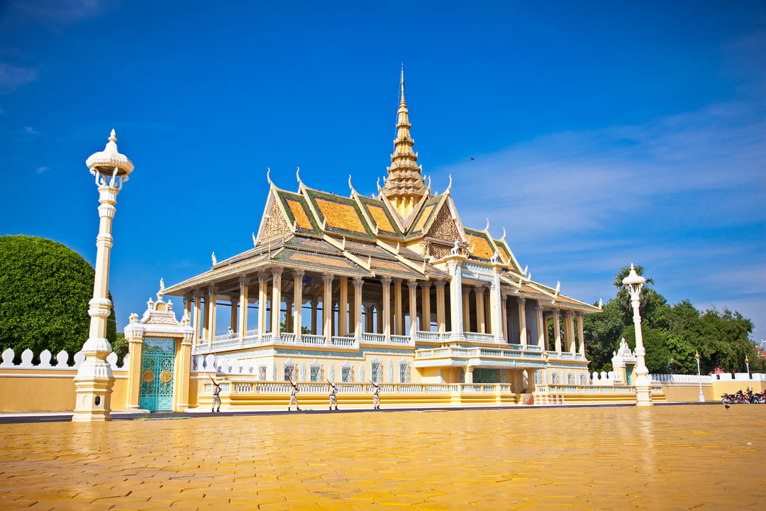 Platz der gelben Bladosas vor dem Nationalpalast von Phnom Penh