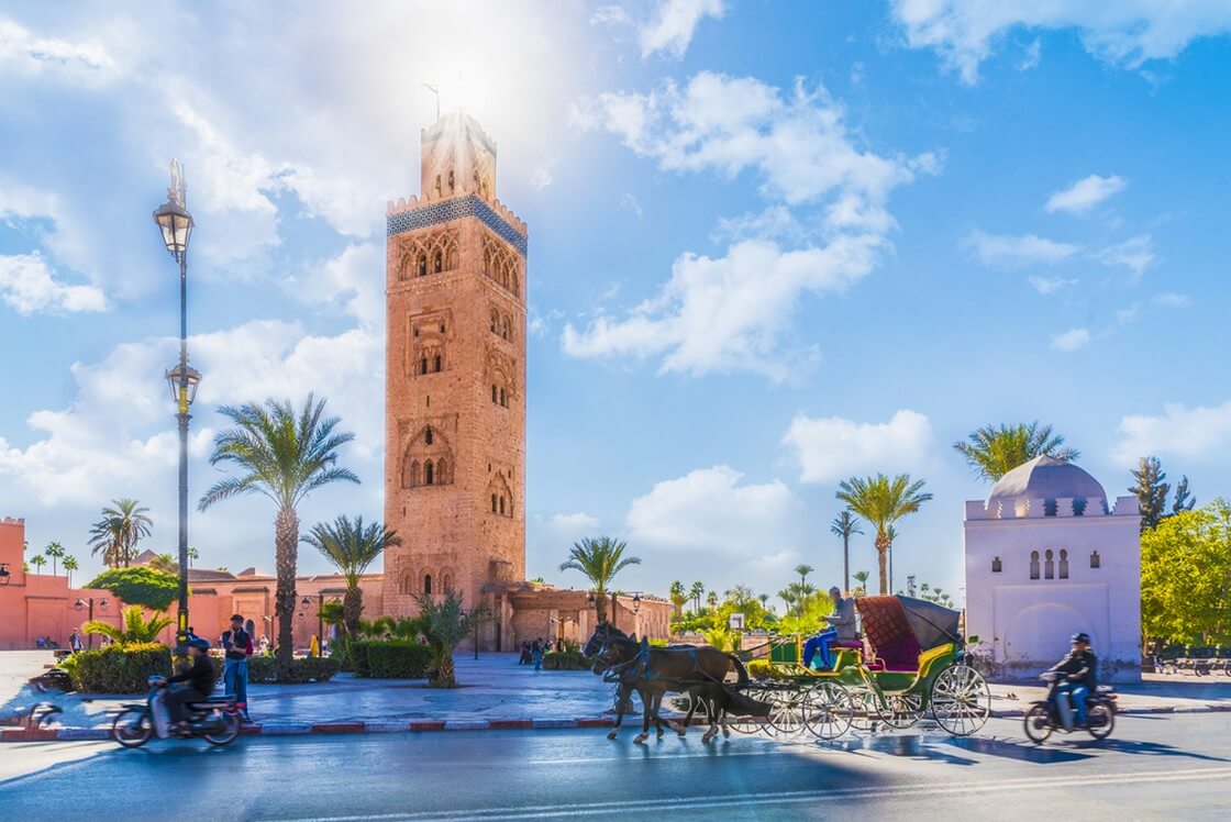 Minarett der Koutoubia-Moschee im Medina-Viertel von Marrakesch, Marokko