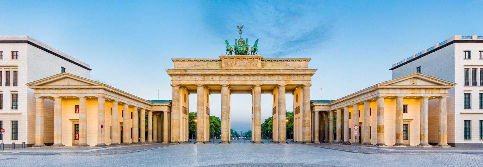 Vuer d'un batiment administratif à Berlin en Allemagne, avec des colonnes anciennes