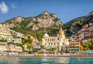 Photo of the port city of positano on the amalfi coast in Italy