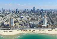 Photo of Tel aviv in Israel with, in the foreground, a beach, in the background, skyscrapers