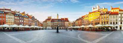 Place du marché au coucher du soleil à Varsovie, Pologne