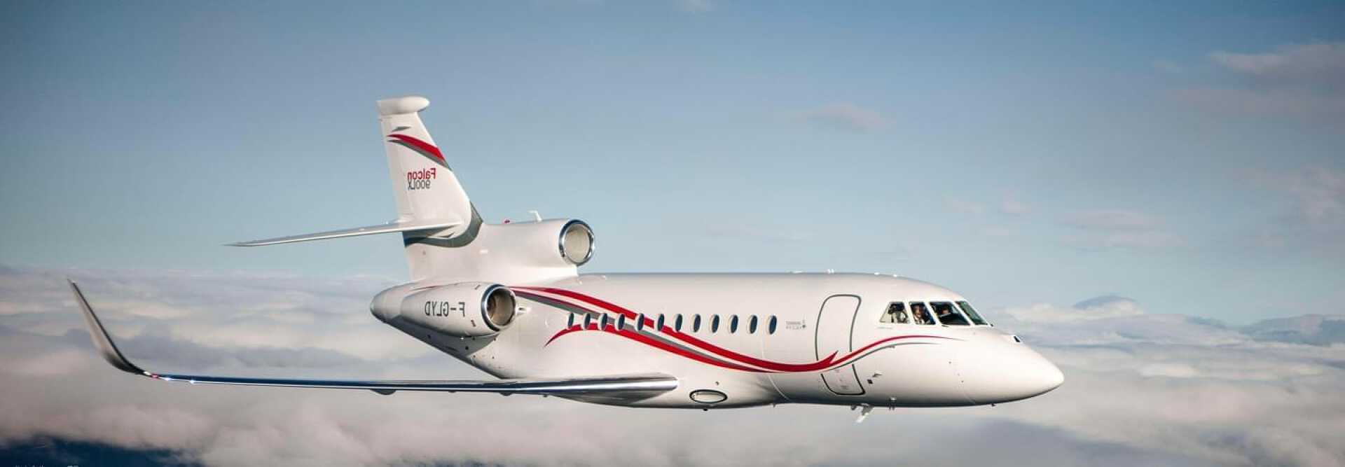 Super Large Business Jet Dassault Falcon 900LX to charter for private aviation flights with LunaJets for fuel efficiency, range, intercontinental