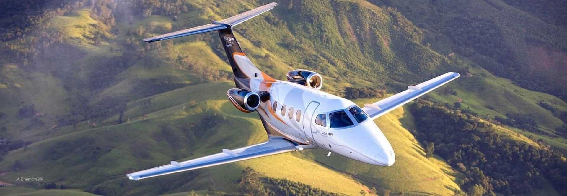 Very Light Jet Embraer Phenom 100 to charter for private aviation with LunaJets for intra-European short-haul flights or weekend getaways