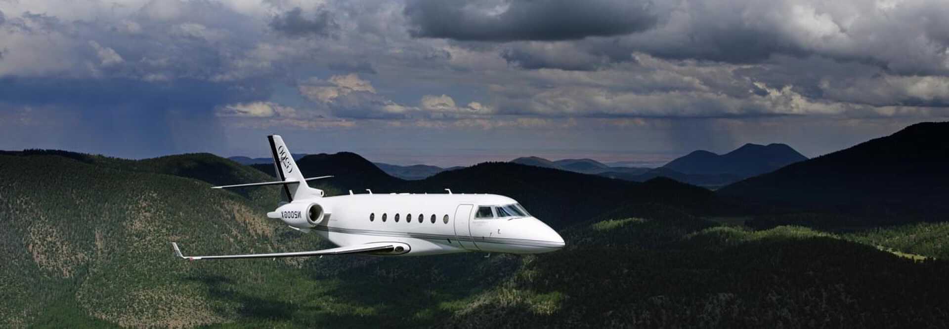 Midsize Jet Gulfstream G200 to charter for private aviation flights with LunaJets  for medium-haul journeys, combining performance and comfort