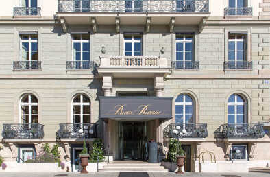 Blick auf das Luxushotel Beau-Rivage in Genf