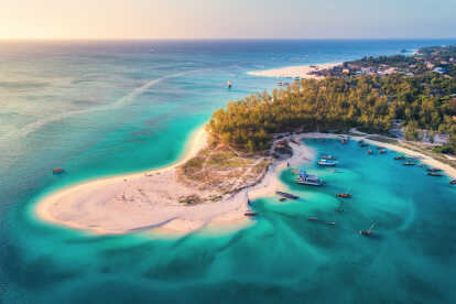Vista aerea di una spiaggia di Zanzibar