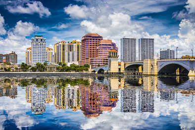 centro ciudad, canal . West Palm Beach, Florida, USA.
