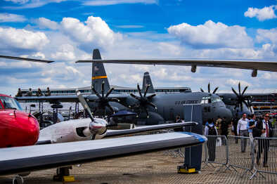 Farnborough, Hampshire, Regno Unito - Un aereo Hercules in mostra statica, al Farnborough air show 2018