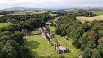 Furness Abbey, construida por monjas católicas en 1123. Desestablecida en 1537, se dejó pudrir, dejándonos con esta impresionante ruina para admirar y proteger en los años venideros. Furness Abbey, construida por monjas católicas en 1123. Desestablecida en 1537, se dejó pudrir, dejándonos con esta impresionante ruina para admirar y proteger en los años venideros.