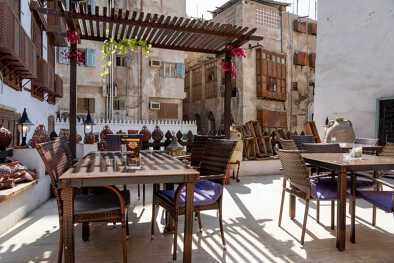 muy bonito café bar en la calle Al Kabli Ln en la parte antigua de la ciudad Jeddah, Al Balad muy bonito café bar en la calle Al Kabli Ln en la parte antigua de la ciudad Jeddah, Al Balad