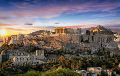 El teatro de Herodión Ático bajo las ruinas de la Acrópolis, Atenas, Grecia.
