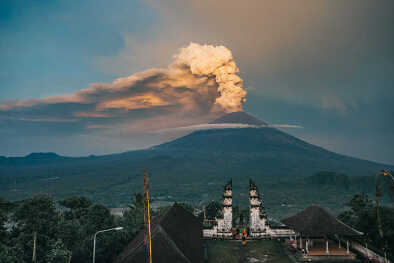 El volcán de Bali desde la distancia