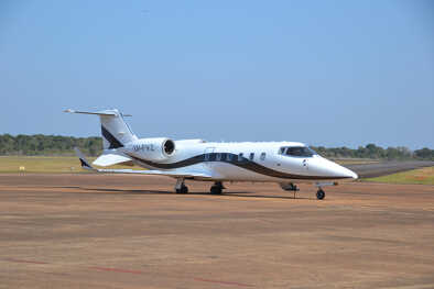 Beechcraft Beechjet 400a aparca en el aeropuerto Beechcraft Beechjet 400a aparca en el aeropuerto