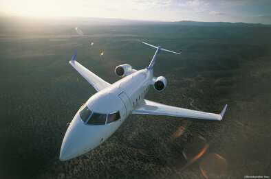 Challenger 604 in the air