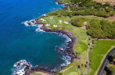 Vista aérea de un campo de golf en Hawai
