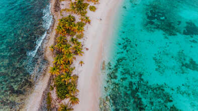preciosa vista aérea de la isla de Carriacou. Aguas cristalinas. Arena blanca. 