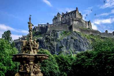 Castillo de Edimburgo durante el verano, Escocia.

