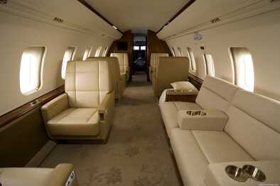 Challenger 604 cabin