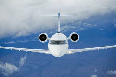 Bombardier Challenger 604 in the air