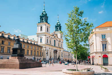 Monumento di Nicolas Copernico e piazza della Chiesa della Santa Croce