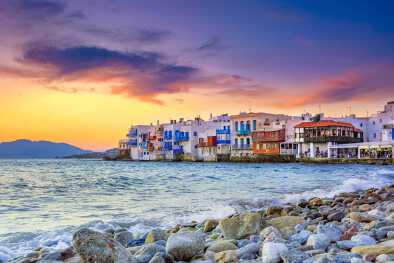 Vista de la famosa bahía ilustrada de Little Venice de la ciudad e isla de Mykonos en en Grecia Vista de la famosa bahía ilustrada de Little Venice de la ciudad e isla de Mykonos en en Grecia