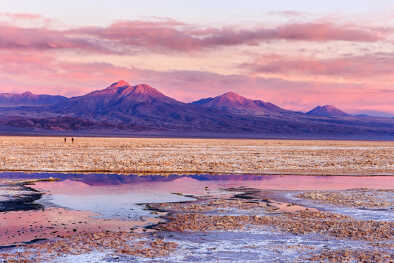 hermosa puesta de sol en el desierto de Atacama