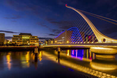 el puente del arpa ciudad de Dublín