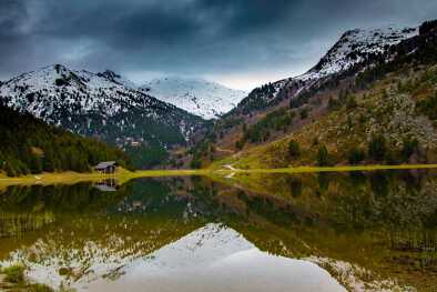 Tempesta al lago La Tueda nelle Alpi francesi
