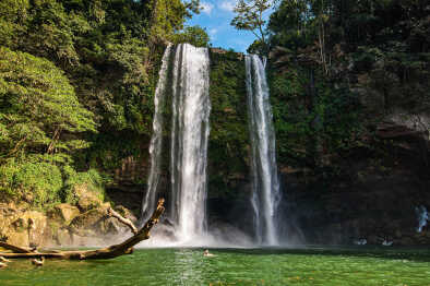 Une chute d'eau à Manzanillo Une chute d'eau à Manzanillo