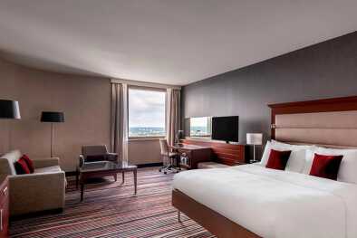 At the city's heart high above this vibrant metropole's buzz
Overlooking Frankfurt's Skyline with easy access for leisure and business guests
The JW Marriott Hotel Frankfurt offers with 33 sqm the largest standard rooms in Frankfurt
