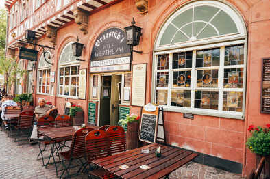 Restaurante tradicional alemán cerca del centro de Frankfurt - Alemania.