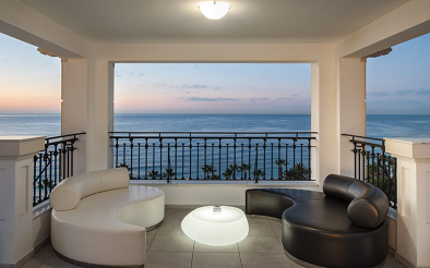 terrace with sea views in hotel miramar