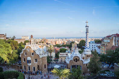 Vista del Parque Güell en Barcelona, España Vista del Parque Güell en Barcelona, España